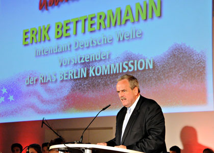 http://riasberlin.org/wp-content/uploads/MEDIA_2012/47_May_23_2012/12-Awards-1.jpg