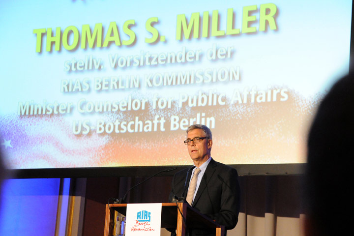 http://riasberlin.org/wp-content/uploads/MEDIA_2015/81_June_12_2015/15-awards-14.jpg