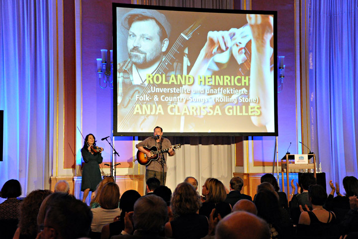 http://riasberlin.org/wp-content/uploads/MEDIA_2015/81_June_12_2015/15-awards-18.jpg